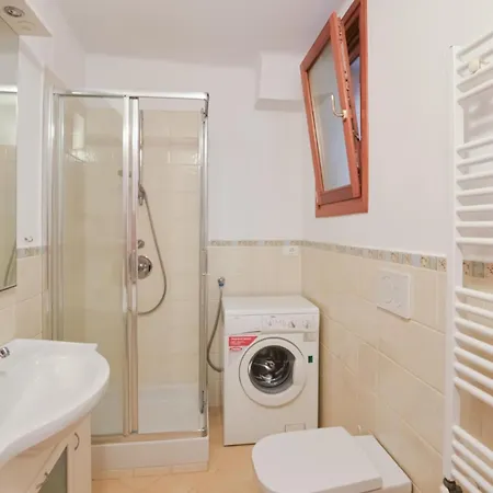 1 Bedroom Cozy In *