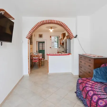 1 Bedroom Cozy In *